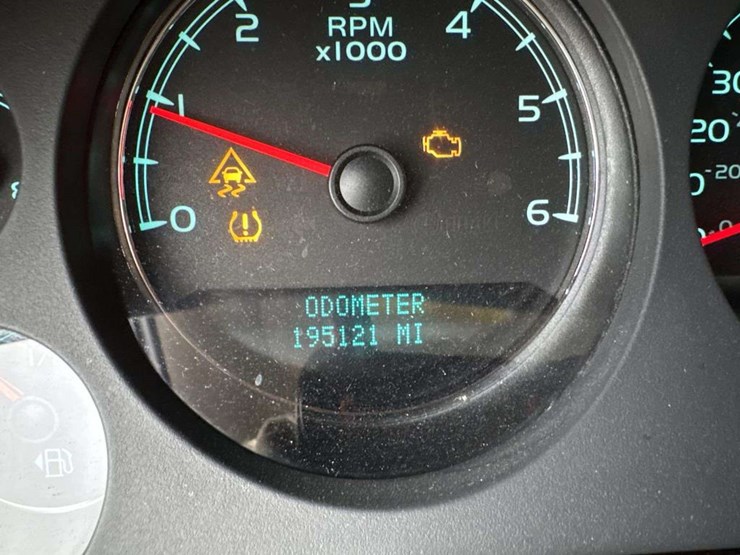 2008-chevrolet-suburban-image-20