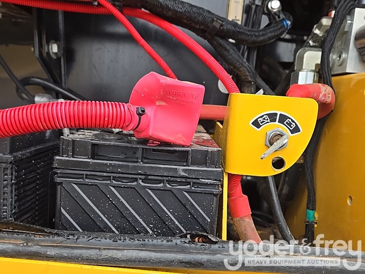 2019-deere-850l-lgp-image-110