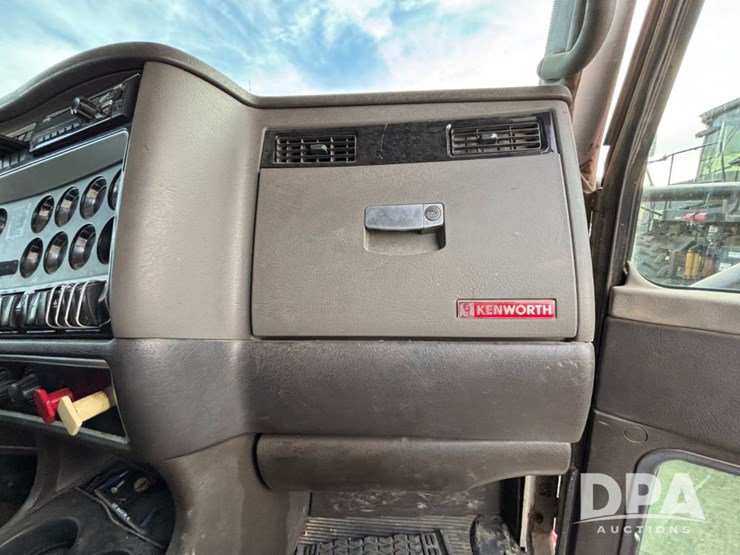 2014-kenworth-t660-image-64