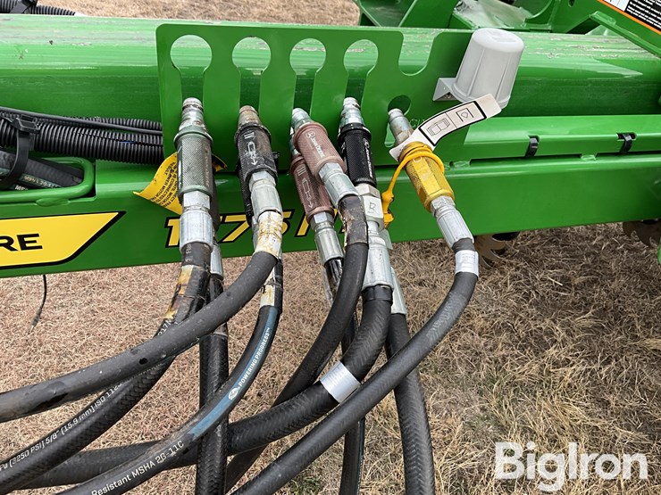 2021-john-deere-1775nt-image-12