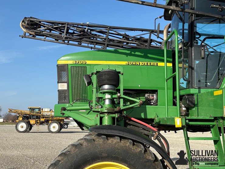 john-deere-4700-image-11