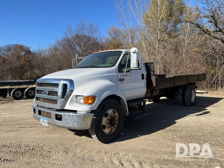 ford-f650-xlt-image-1