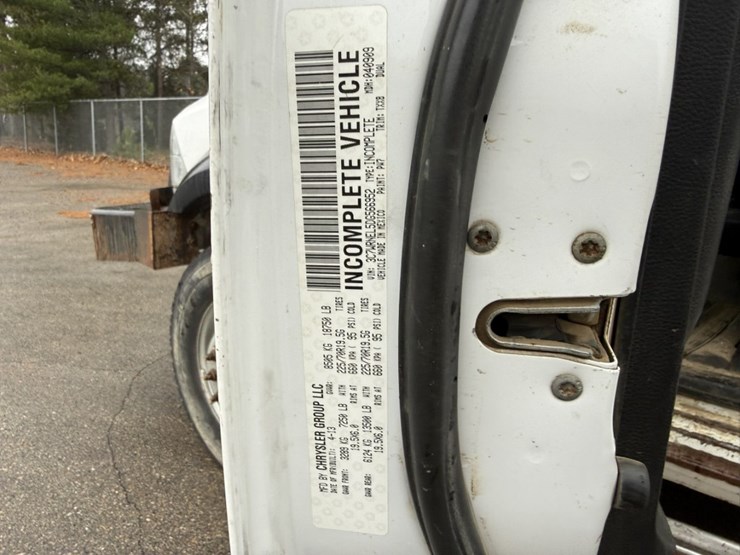 #1840-•-2013-ram-5500-4x4-service-truck-image-47