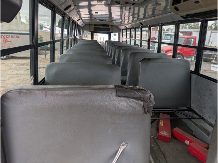 2012-freightliner-b2-image-21