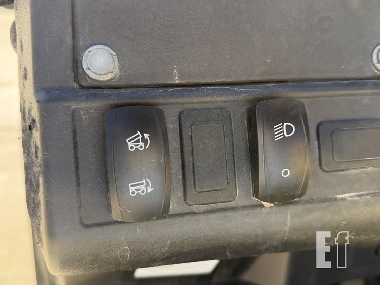 john-deere-gator-xuv-835m-image-27