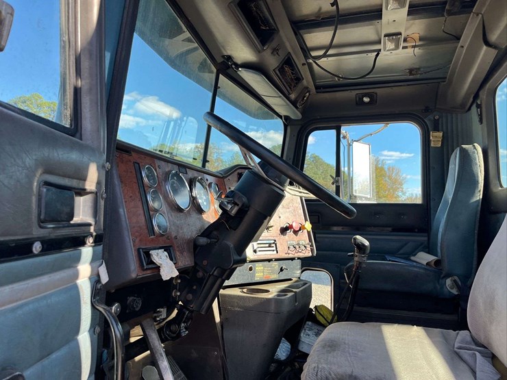 1995-international-f9370-image-8