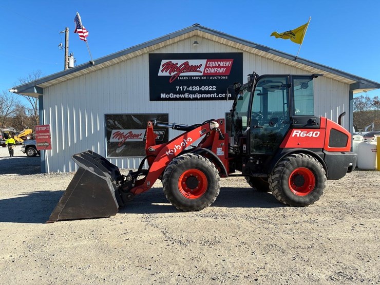2022-kubota-r640-image-1