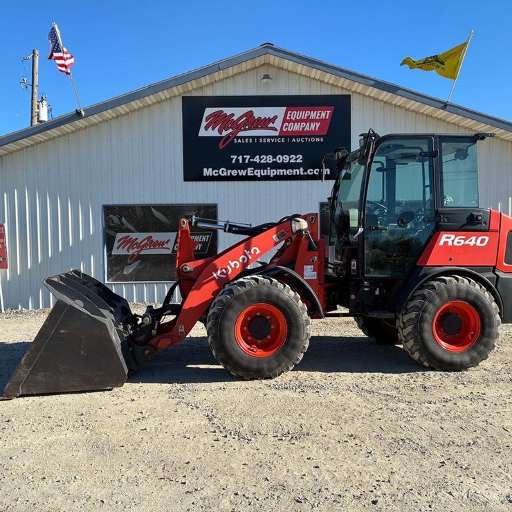 2022 KUBOTA R640