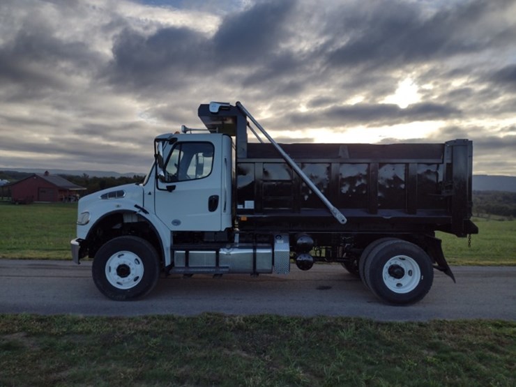 freightliner-m2-106-image-1