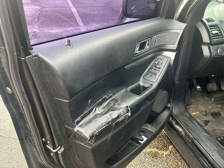 2017-ford-explorer-image-13