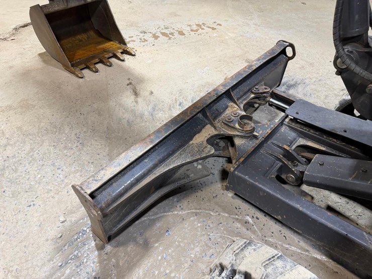 2022-case-cx37c-image-14