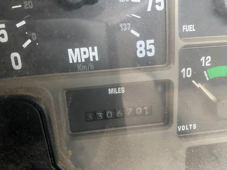 international-4700-image-44