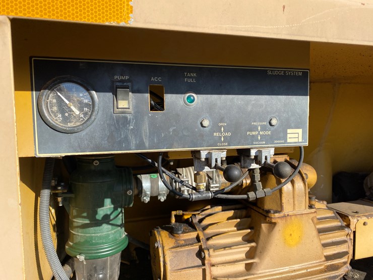 #1300-•-ag-gator-2004-injector-applicator-(colfax,-wi)-image-44