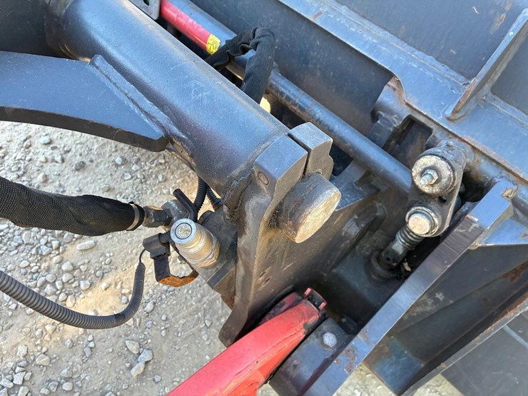 2022-kubota-r640-image-13