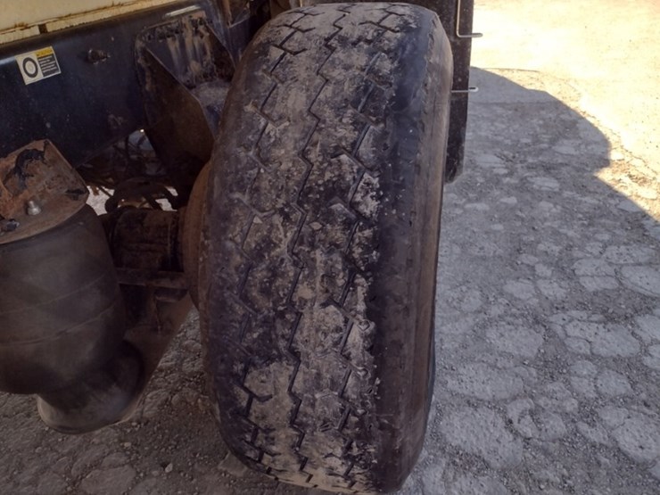 peterbilt-567-image-27