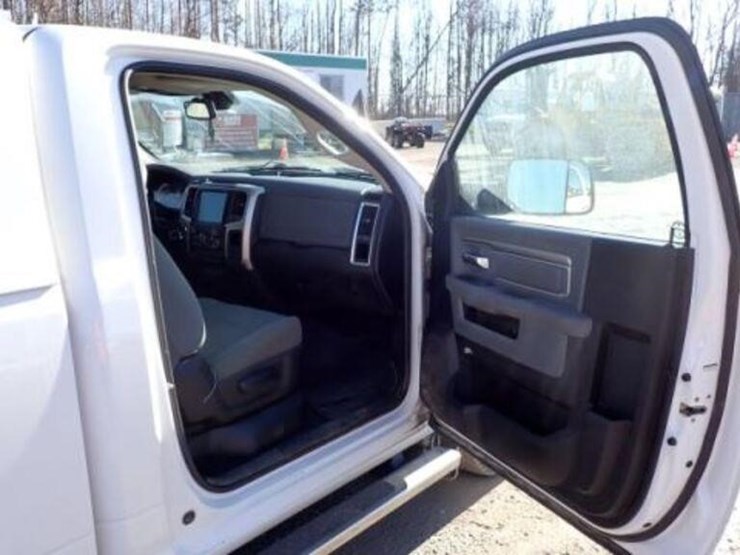 ram-1500-slt-image-29