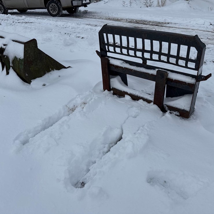 Skid Loader Pallet Forks