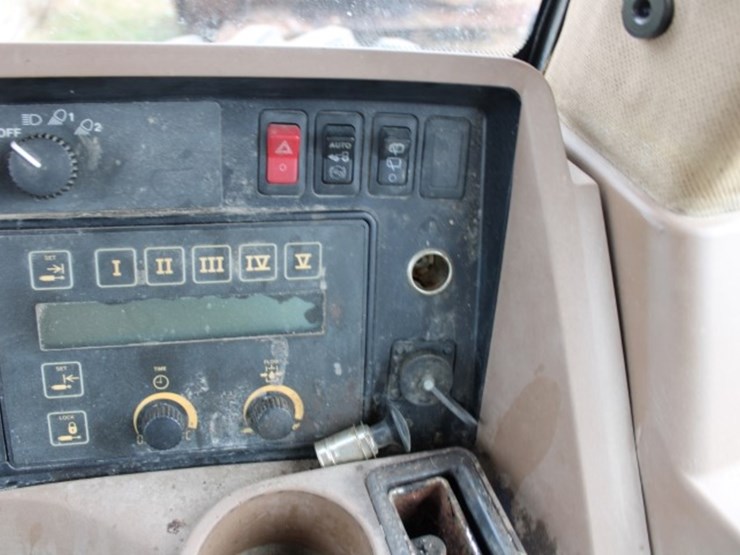 john-deere-8300-image-17