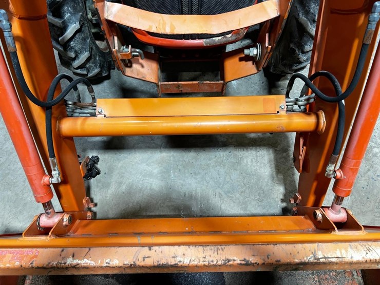 2014-kubota-l3901hst-image-10