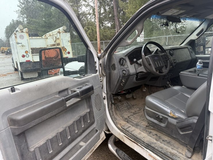 2011-ford-f550-image-30