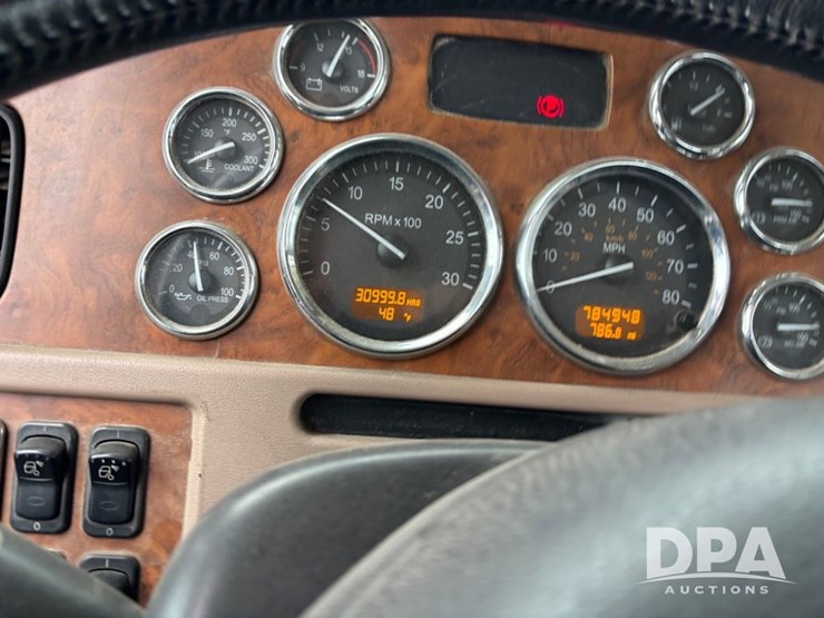 peterbilt-378-image-90