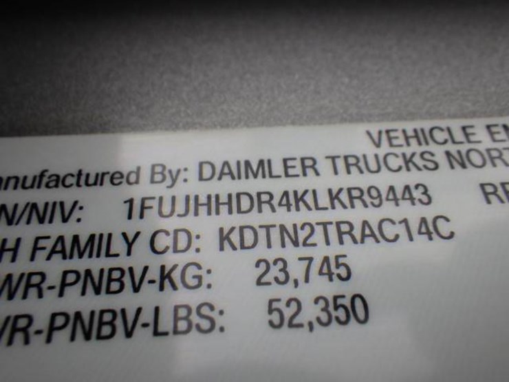 2019-freightliner-cascadia-126-image-28