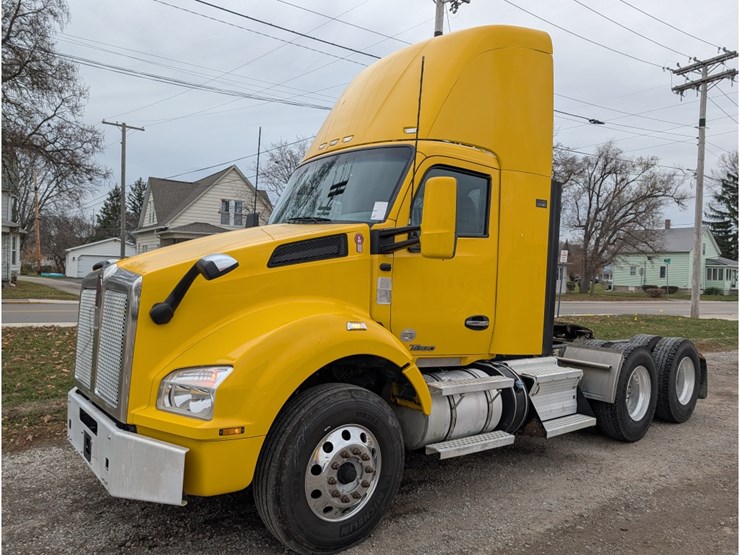 2020-kenworth-t880-image-1