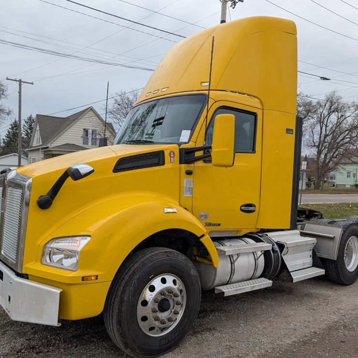 2020 KENWORTH T880