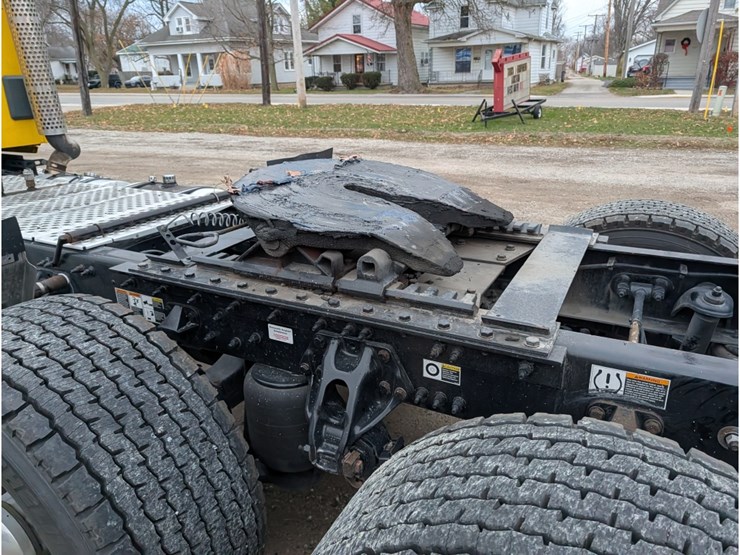 2020-kenworth-t880-image-12