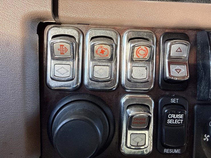 2012-peterbilt-389-image-78