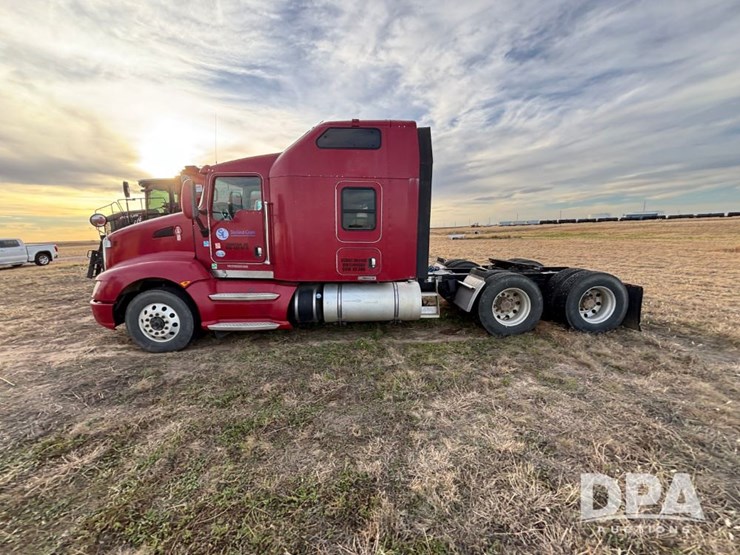 2014-kenworth-t660-image-12
