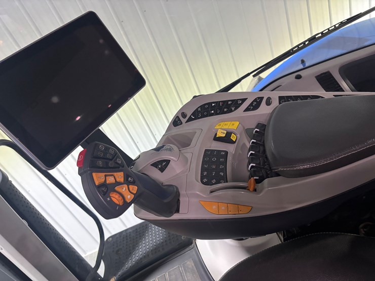 new-holland-t8.350-image-11