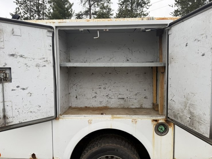 #1830-•-2015-ram-5500-4x4-service-truck-image-19