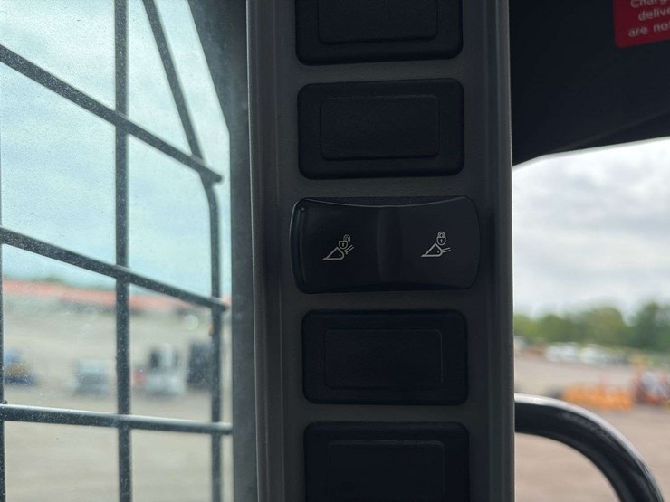 2022-new-holland-c362-image-53