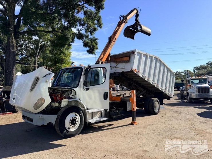 2015-freightliner-m2-106-image-4