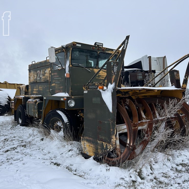 1981 OSHKOSH GREEN SNOW BLOWER