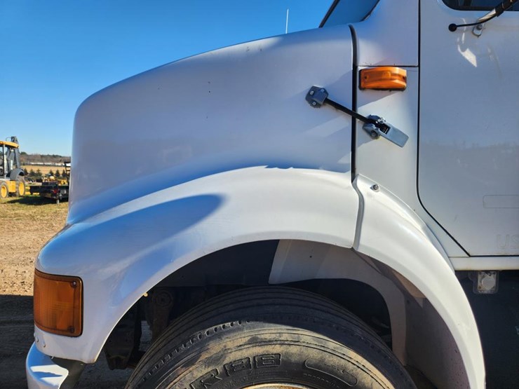 international-8100-image-17