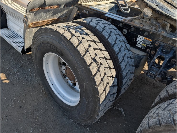 2020-kenworth-t880-image-11