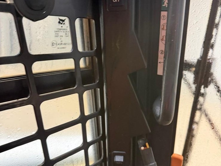 2021-bobcat-t595-image-24