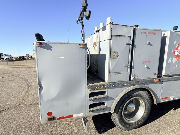 international-4700-image-25