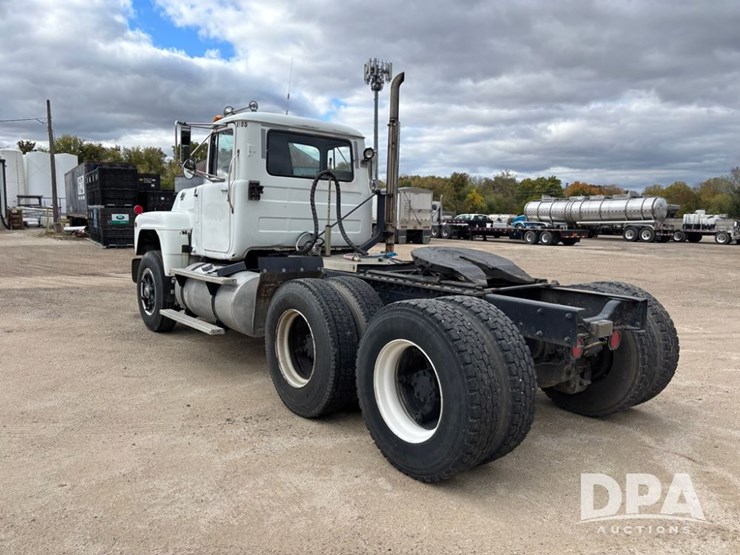 mack-r686st-image-18