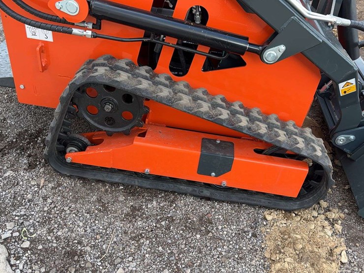 landhero-mini-stand-on-skid-loader-image-9