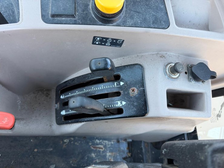 2016-kubota-m8560-image-31