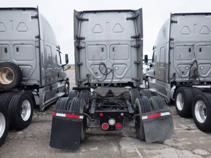 2019-freightliner-cascadia-125-image-13