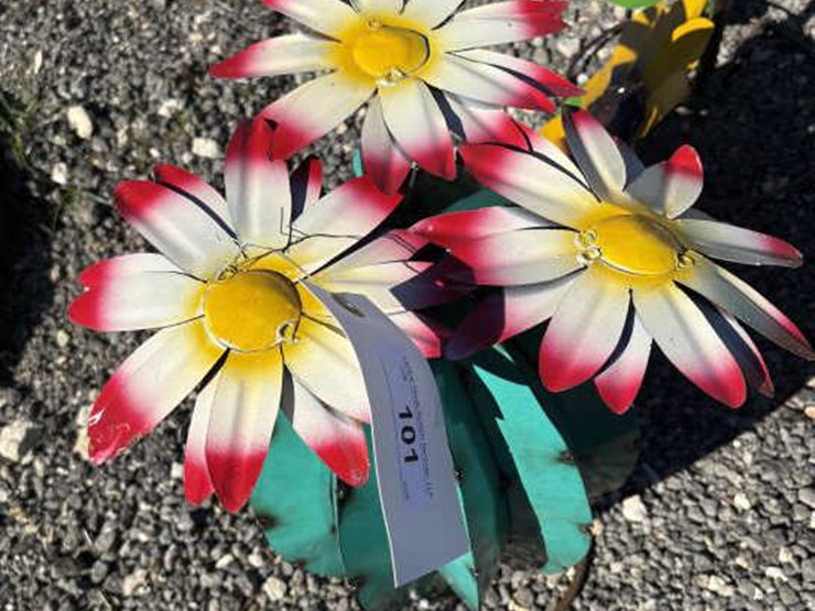 #101-•-metal-art--cactus-w/-flowers-image-1