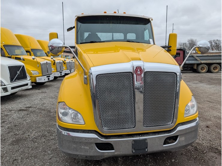 2020-kenworth-t680-image-2