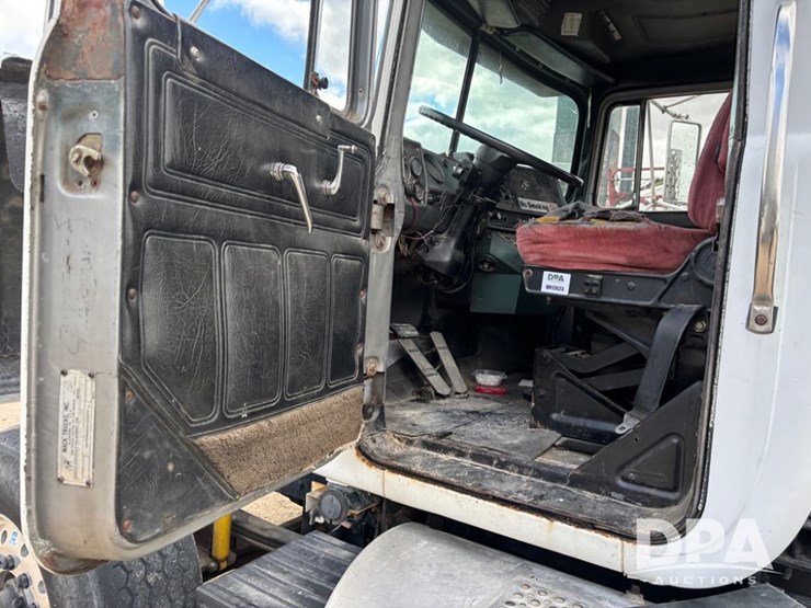 1986-mack-rd686-image-67