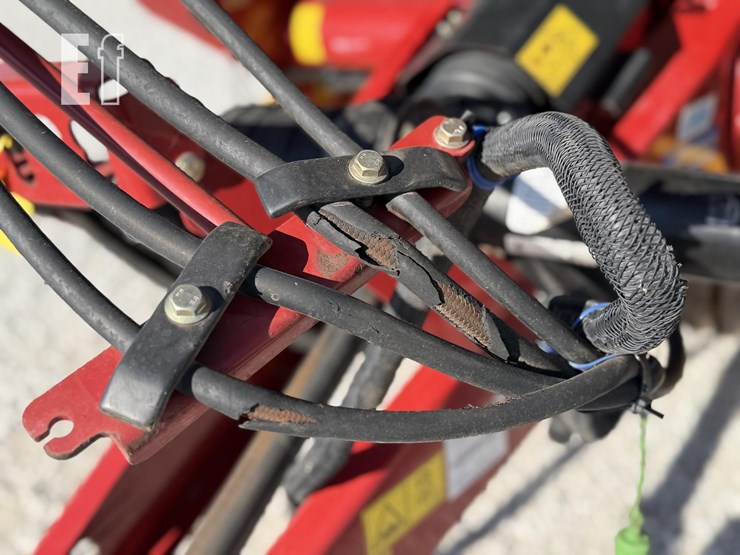 new-holland-roll-belt-560-image-35