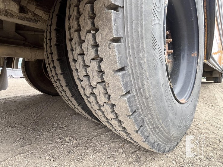 2014-thomas-saf-t-liner-c2-image-15