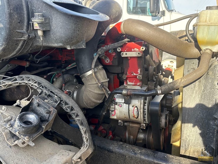 2007-volvo-vnl-semi-truck-image-25